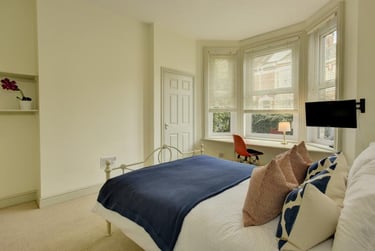 6 bed house, Park Road, Mount Pleasant, Exeter, EX12HT - Image 2