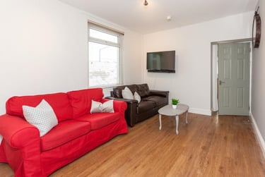 7 bed house, Malefant Street, Cathays, Cardiff, CF244QG - Image 1