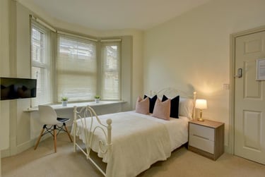 6 bed house, Park Road, Mount Pleasant, Exeter, EX12HT - Image 2