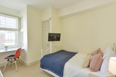 8 bed house, Clinton Avenue, Mount Pleasant, Exeter, EX47BA - Image 4