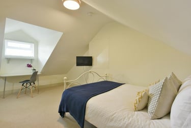 7 bed house, Priory Road, Mount Pleasant, Exeter, EX47AP - Image 7