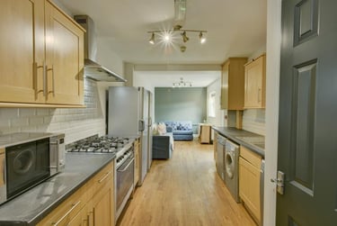 7 bed house, Priory Road, Mount Pleasant, Exeter, EX47AP - Image 4