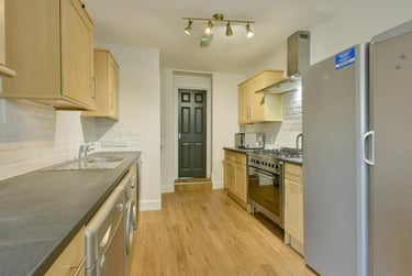 7 bed house, Priory Road, Mount Pleasant, Exeter, EX47AP - Image 3