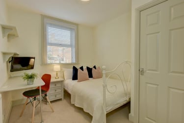 6 bed house, Jubilee Road, Mount Pleasant, Exeter, EX12HU - Image 2