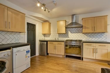 6 bed house, Pinhoe Road, Mount Pleasant, Exeter, EX47HJ - Image 2