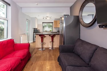 6 bed house, Moy Road, Cathays, Cardiff, CF244SG - Image 1
