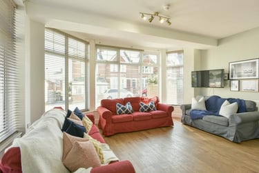 8 bed house, Clinton Avenue, Mount Pleasant, Exeter, EX47BA - Image 1
