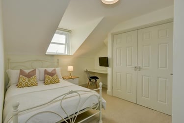 7 bed house, Priory Road, Mount Pleasant, Exeter, EX47AP - Image 2