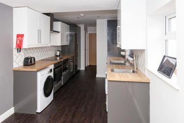 7 bed house, Richard Street, Cathays, Cardiff, CF244DB - Image 3