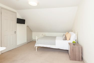 6 bed house, Malefant Street, Cathays, Cardiff, CF244QD - Image 2