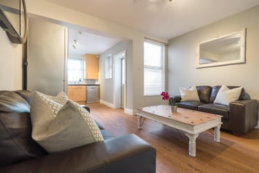 4 bed house, Bath Road, Southsea, Portsmouth, PO40HX - Image 1