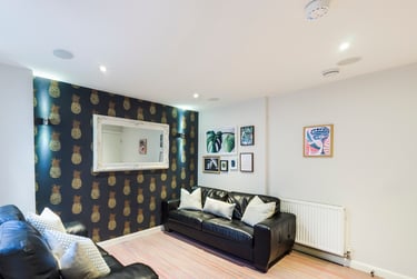 5 bed house, Queen Anne Street, Shelton, Stoke, ST42EQ - Image 1