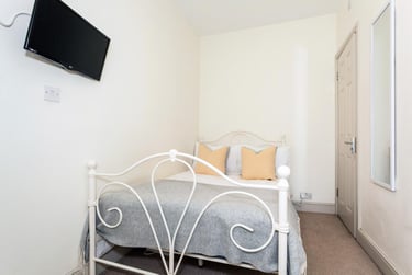 6 bed house, Malefant Street, Cathays, Cardiff, CF244QD - Image 11