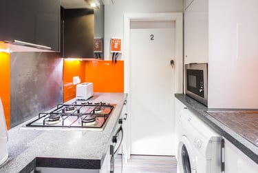 3 bed house, Thornton Road, Shelton, Stoke, ST42BD - Image 3