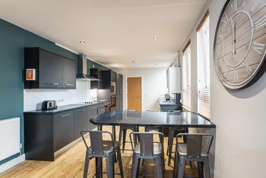 8 bed house, Pentyrch Street, Cathays, Cardiff, CF244JX - Image 1