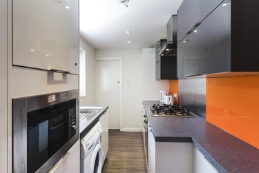 5 bed house, Seaford Street, Shelton, Stoke, ST42EU - Image 2