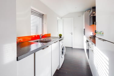 4 bed house, Leek Road, Shelton, Stoke, ST42BW - Image 2