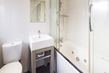 4 bed house, Leek Road, Shelton, Stoke, ST42BW - Image 3