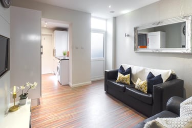 4 bed house, Thornton Road, Shelton, Stoke, ST42BD - Image 2
