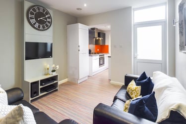 4 bed house, Thornton Road, Shelton, Stoke, ST42BD - Image 3