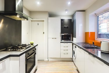 6 bed house, Boughey Road, Shelton, Stoke, ST42BB - Image 3