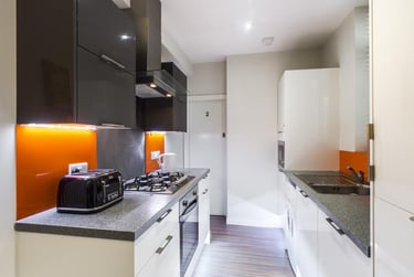 5 bed house, Leek Road, Shelton, Stoke, ST42BP - Image 3