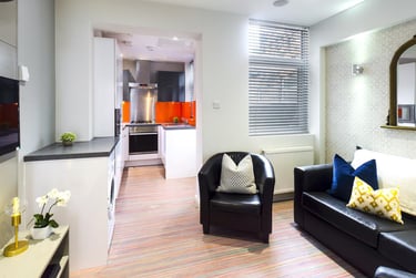 4 bed house, Guildford Street, Shelton, Stoke, ST42EP - Image 2