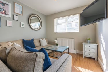 6 bed house, Liss Road, Fratton, Portsmouth, PO48AR - Image 1