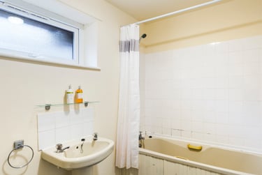1 bed house, Thomas Court, Charlestown, Salford, M66HA - Image 2