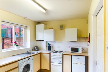 2 bed house, Joshua Grange, Charlestown, Salford, M66HF - Image 2