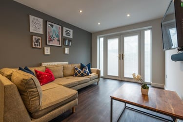 7 bed house, Donald Street, Plasnewydd, Cardiff, CF244TL - Image 1