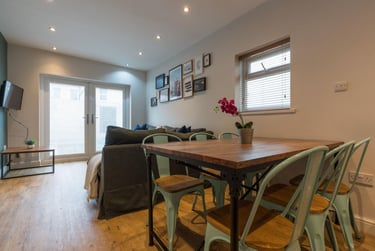 8 bed house, Llantwit Street, Plasnewydd, Cardiff, CF244AJ - Image 1