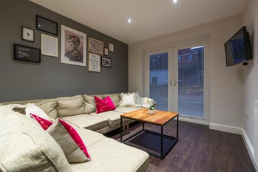 7 bed house, Richard Street, Cathays, Cardiff, CF244DB - Image 1
