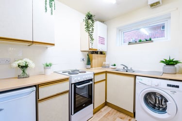 1 bed house, Saturn Grove, Charlestown, Salford, M66HA - Image 2