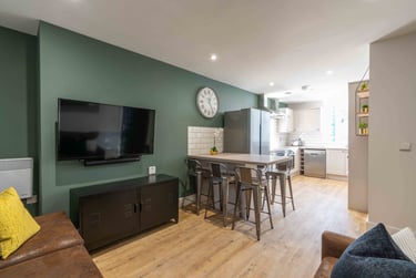 7 bed flat, Walter Road, Mount Pleasant, Swansea, SA15RF - Image 1