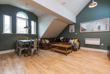 6 bed flat, Walter Road, Mount Pleasant, Swansea, SA15RF - Image 1