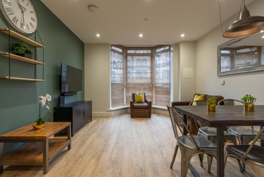 2 bed flat, Walter Road, Mount Pleasant, Swansea, SA15RF - Image 1