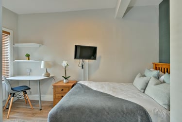 6 bed house, Wrentham Estate, Old Tiverton Road, Mount Pleasant, Exeter, EX46ND - Image 9