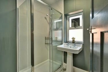 6 bed house, Wrentham Estate, Old Tiverton Road, Mount Pleasant, Exeter, EX46ND - Image 4