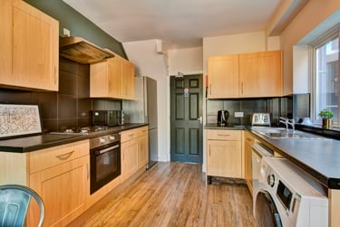 6 bed house, Wrentham Estate, Old Tiverton Road, Mount Pleasant, Exeter, EX46ND - Image 10