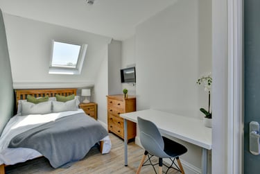 6 bed house, Wrentham Estate, Old Tiverton Road, Mount Pleasant, Exeter, EX46ND - Image 5
