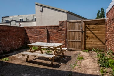 6 bed house, Wrentham Estate, Old Tiverton Road, Mount Pleasant, Exeter, EX46ND - Image 2
