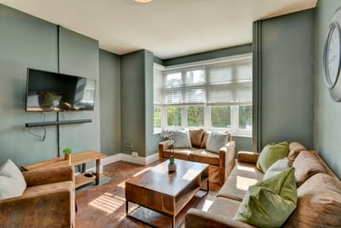 6 bed house, Wrentham Estate, Old Tiverton Road, Mount Pleasant, Exeter, EX46ND - Image 1