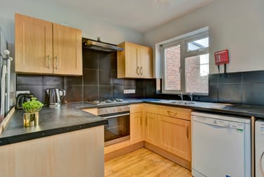6 bed house, Wrentham Estate, Old Tiverton Road, Mount Pleasant, Exeter, EX46ND - Image 13