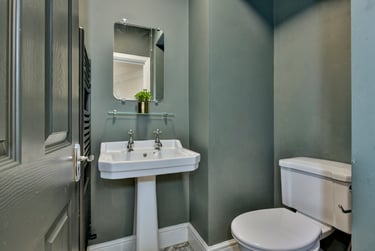 6 bed house, Wrentham Estate, Old Tiverton Road, Mount Pleasant, Exeter, EX46ND - Image 3