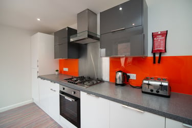 5 bed house, Queen Anne Street, Shelton, Stoke, ST42EQ - Image 2