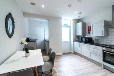 4 bed house, Cauldon Road, Shelton, Stoke, ST42ED - Image 4
