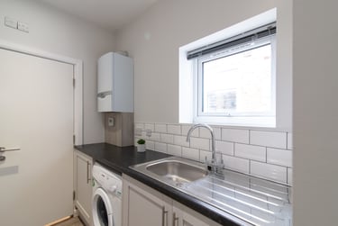 4 bed house, Cauldon Road, Shelton, Stoke, ST42ED - Image 4