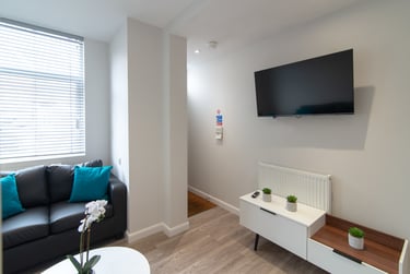 4 bed house, Cauldon Road, Shelton, Stoke, ST42ED - Image 1