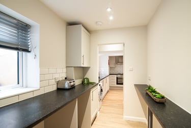 4 bed house, Leek Road, Shelton, Stoke, ST42BP - Image 2